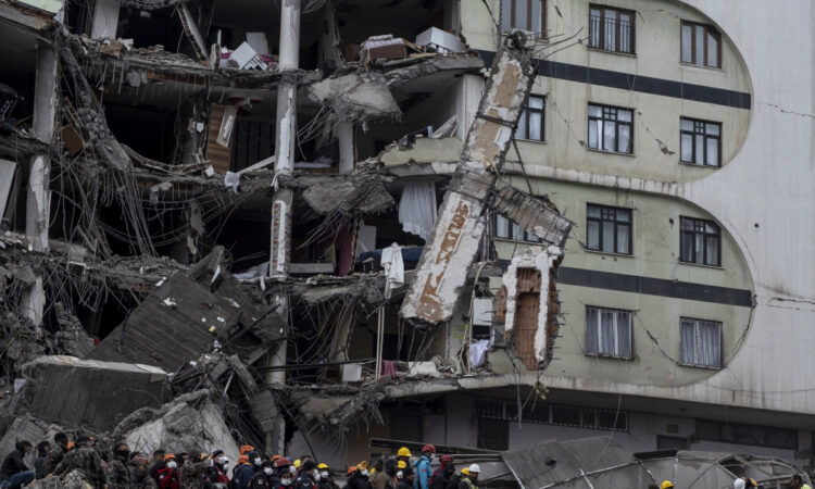 Γιατί ο σεισμός σε Τουρκία-Συρία ήταν τόσο φονικός: Οι τρεις κρίσιμοι παράγοντες και η Αραβική Πλάκα