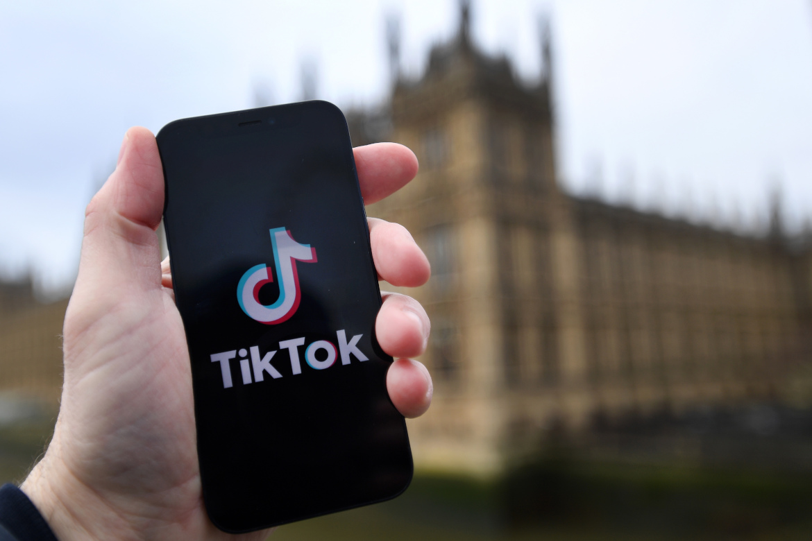 Νέες απαγορεύσεις χρήσης του TikTok στην Ευρώπη