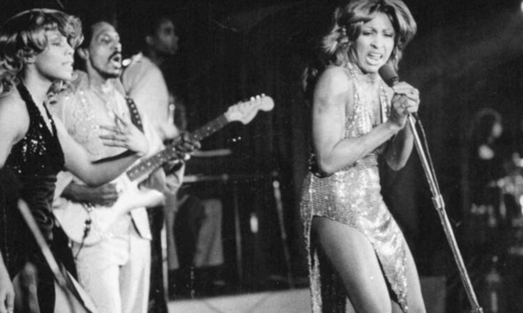 Tina Turner: Η φωνάρα που έκανε τις μέρες μας ομορφότερες