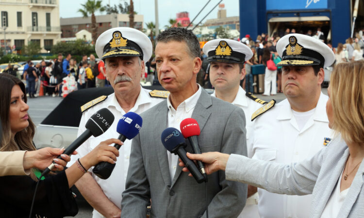 Στο λιμάνι του Πειραιά ο υπηρεσιακός υπουργός Ναυτιλίας Θ. Κλιάρης