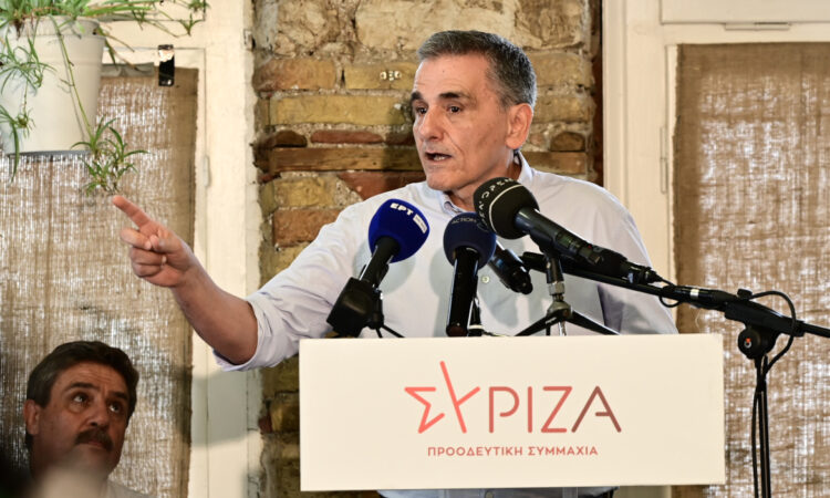 Την υποψηφιότητά του για την προεδρία του ΣΥΡΙΖΑ ΠΣ ανακοίνωσε ο Ευκλείδης Τσακαλώτος